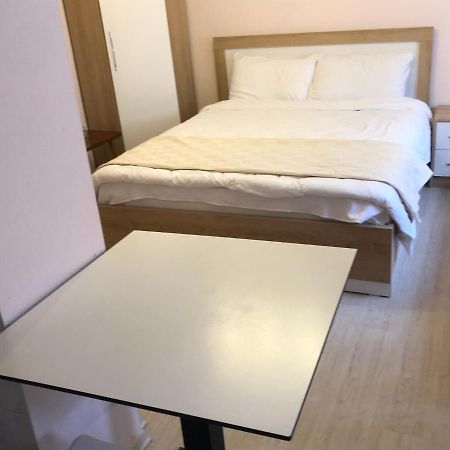 Itan'S Apartment-Lovely Guest Apartment In Center Tiranë Ngoại thất bức ảnh