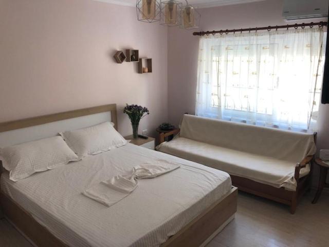 Itan'S Apartment-Lovely Guest Apartment In Center Tiranë Ngoại thất bức ảnh