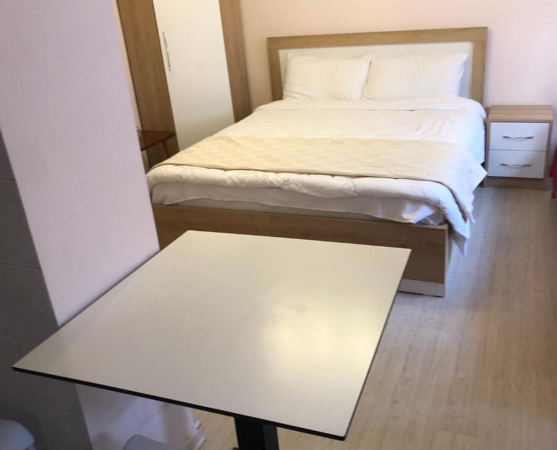 Itan'S Apartment-Lovely Guest Apartment In Center Tiranë Ngoại thất bức ảnh
